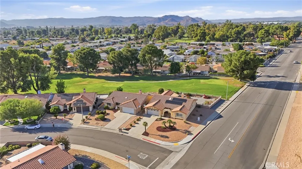 2518 Beech Tree Hemet, CA 92545
