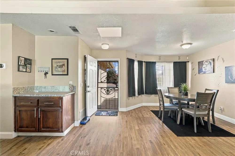 2518 Beech Tree Hemet, CA 92545