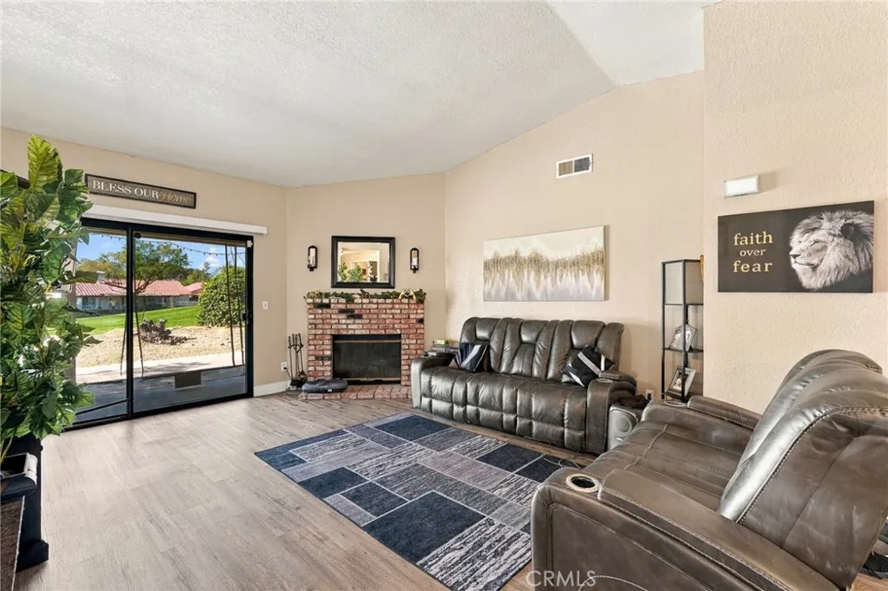 2518 Beech Tree Hemet, CA 92545