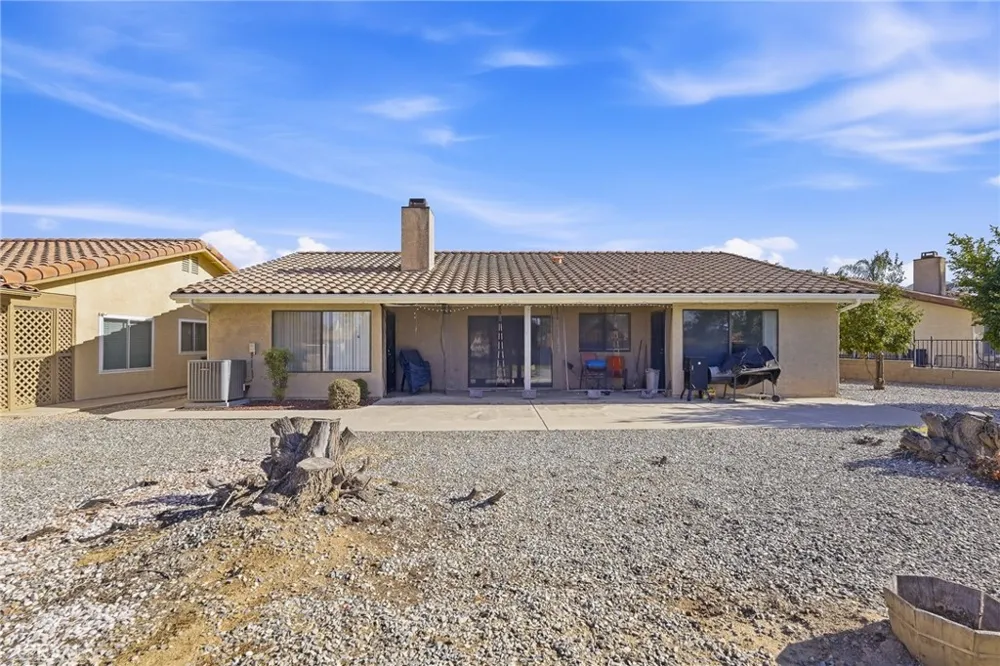 2518 Beech Tree Hemet, CA 92545