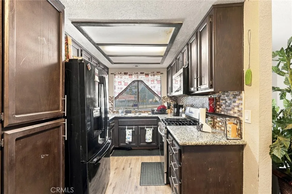 2518 Beech Tree Hemet, CA 92545