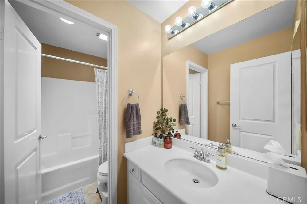 28360 Mirabelle Saugus, CA 91350