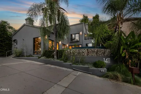 1411 Edgehill Place