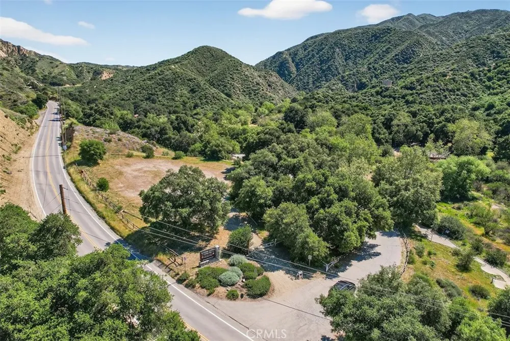 28869 Pineridge Lane Canyon Country, CA 91387