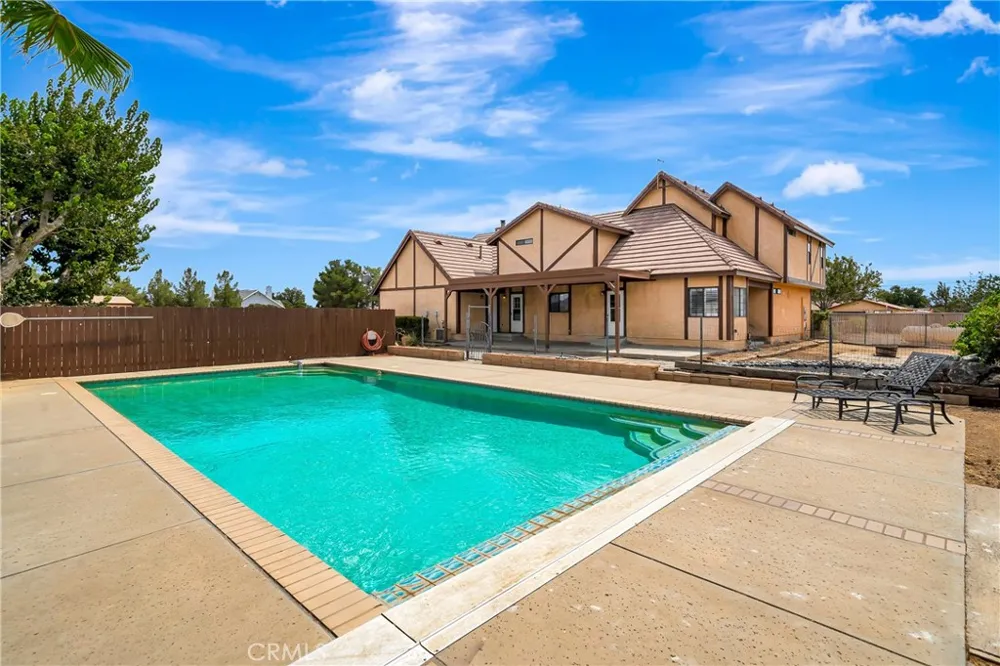 7523 W Avenue A Rosamond, CA 93560