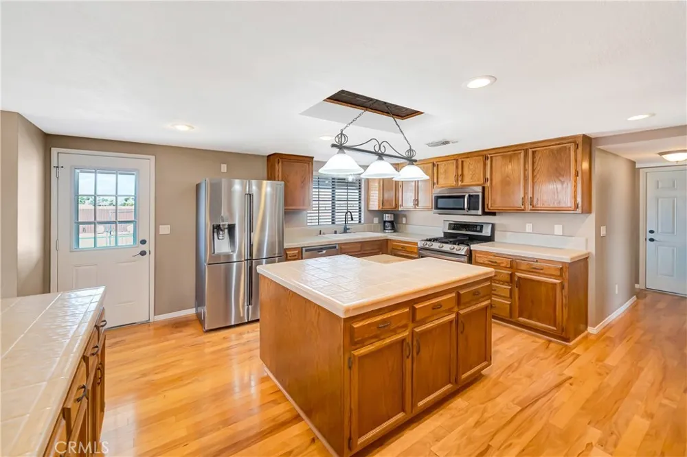 7523 W Avenue A Rosamond, CA 93560