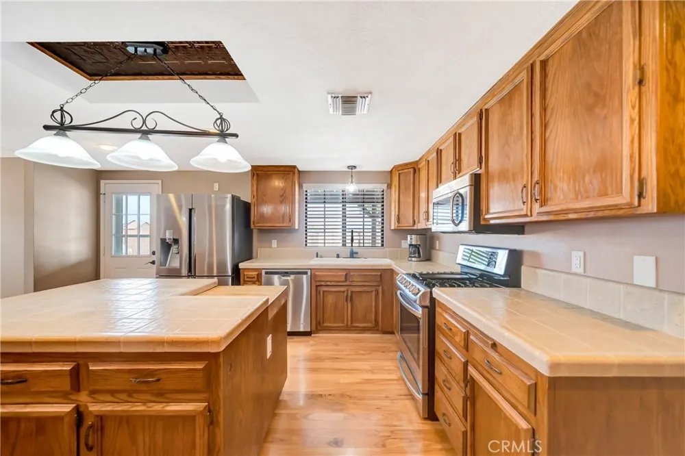 7523 W Avenue A Rosamond, CA 93560