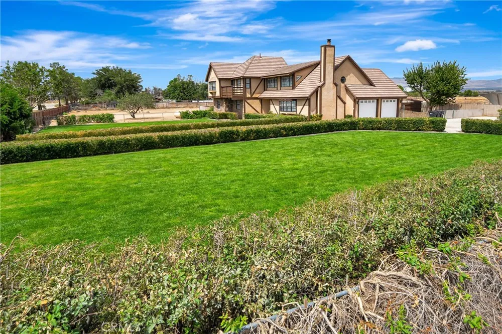 7523 W Avenue A Rosamond, CA 93560