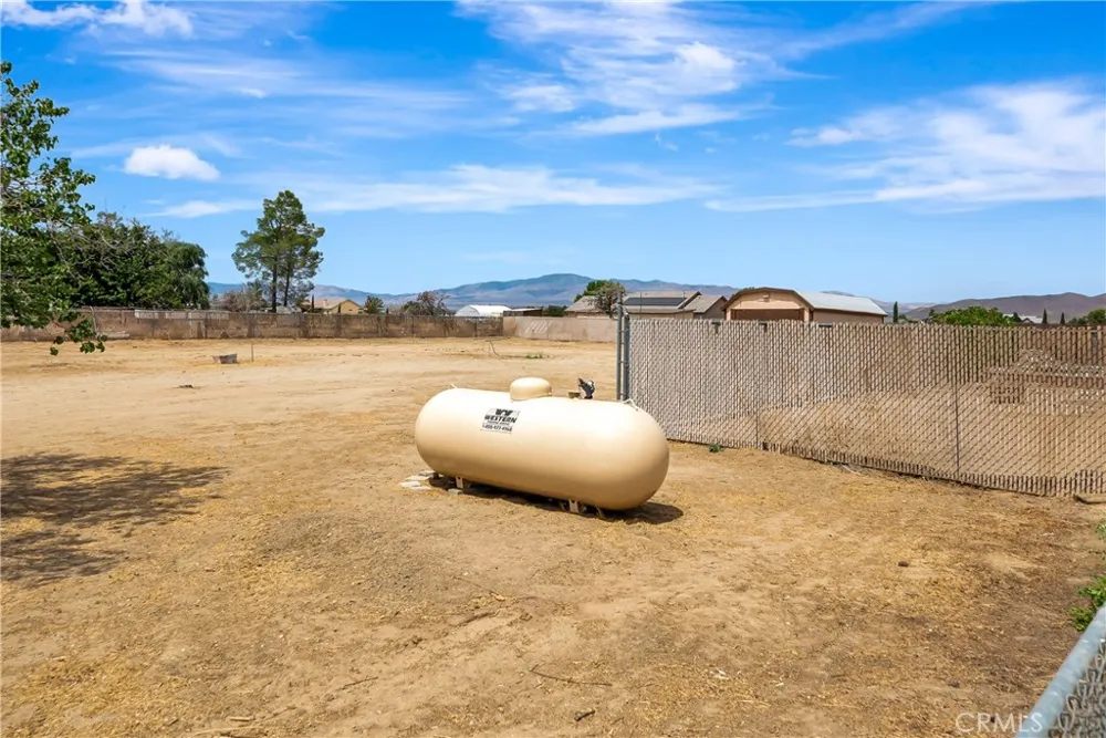 7523 W Avenue A Rosamond, CA 93560