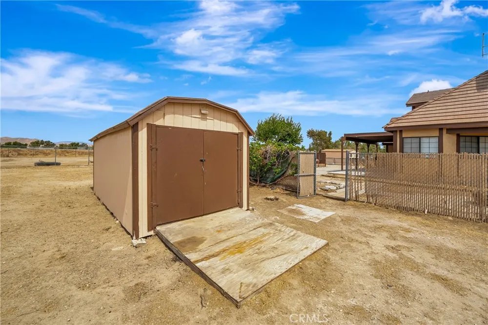 7523 W Avenue A Rosamond, CA 93560