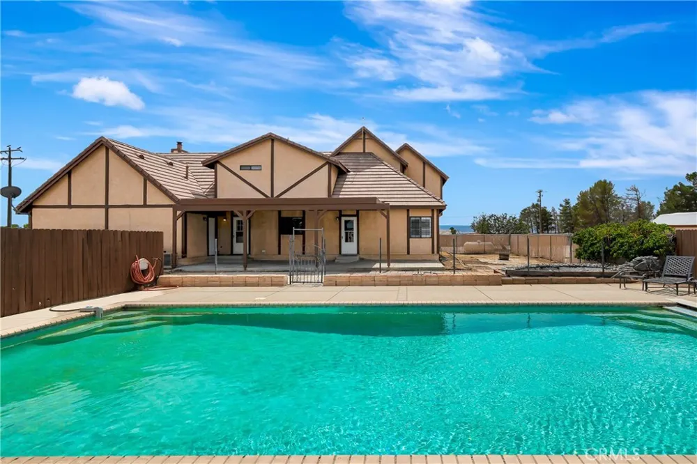 7523 W Avenue A Rosamond, CA 93560