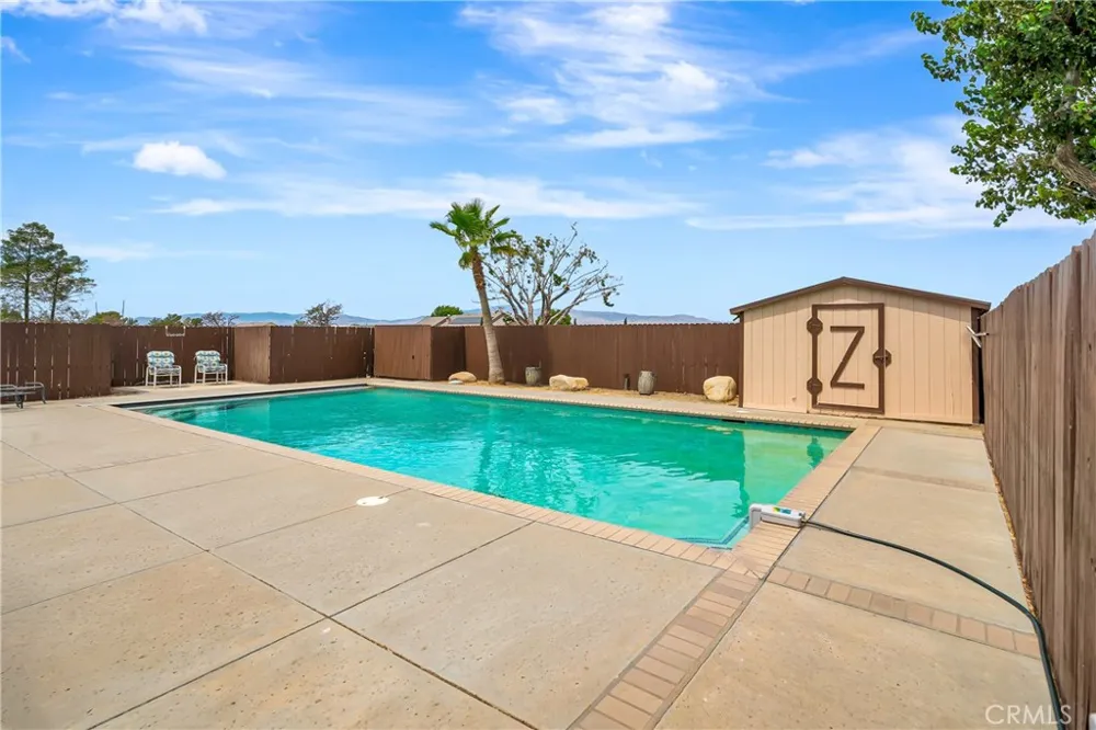 7523 W Avenue A Rosamond, CA 93560
