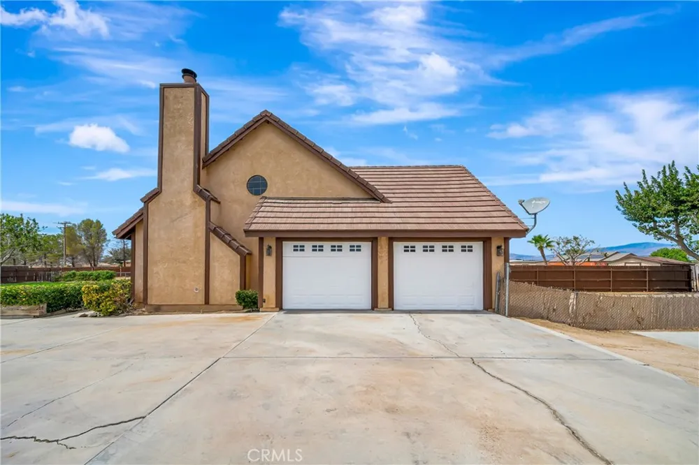 7523 W Avenue A Rosamond, CA 93560