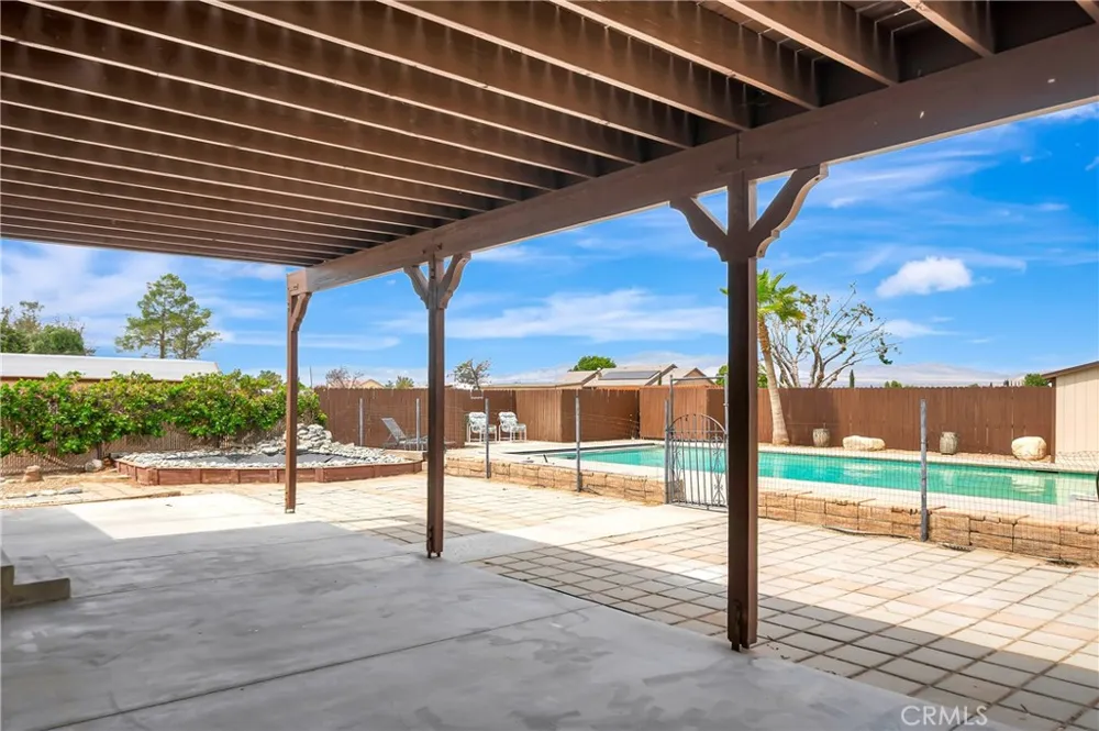 7523 W Avenue A Rosamond, CA 93560