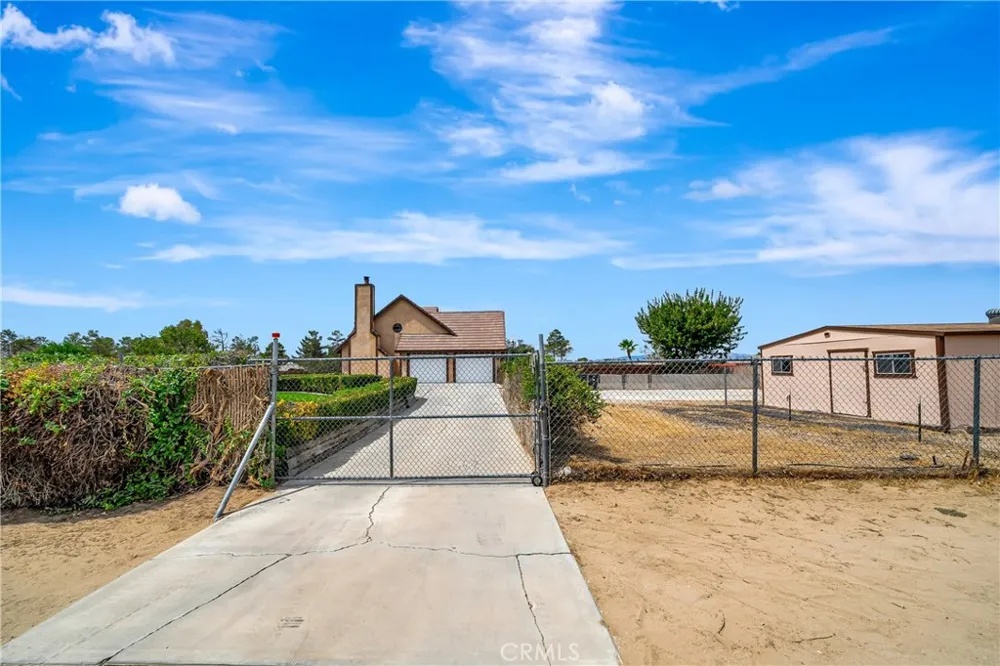 7523 W Avenue A Rosamond, CA 93560