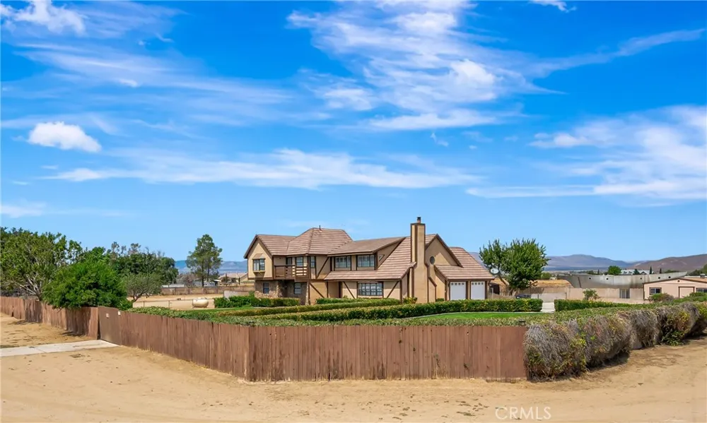 7523 W Avenue A Rosamond, CA 93560