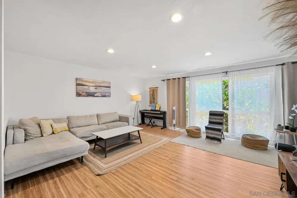 2610 Torrey Pines Rd. #C22 La Jolla, CA 92037