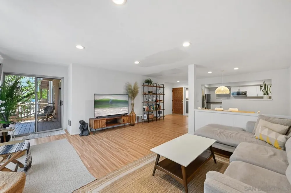 2610 Torrey Pines Rd. #C22 La Jolla, CA 92037