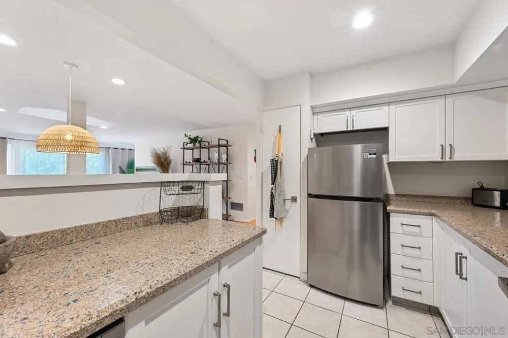 2610 Torrey Pines Rd. #C22 La Jolla, CA 92037