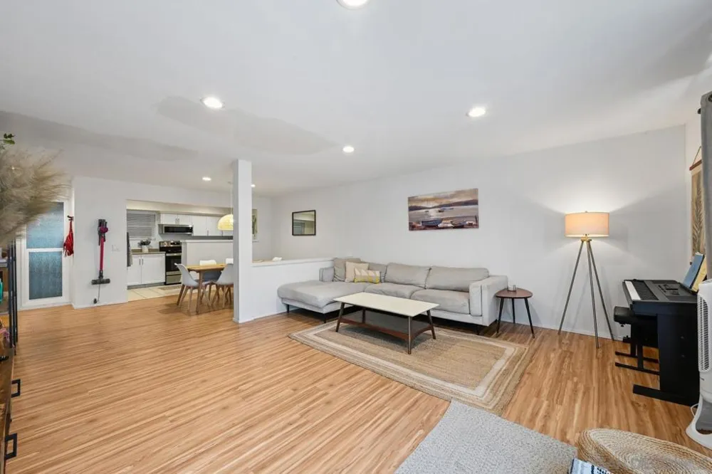 2610 Torrey Pines Rd. #C22 La Jolla, CA 92037