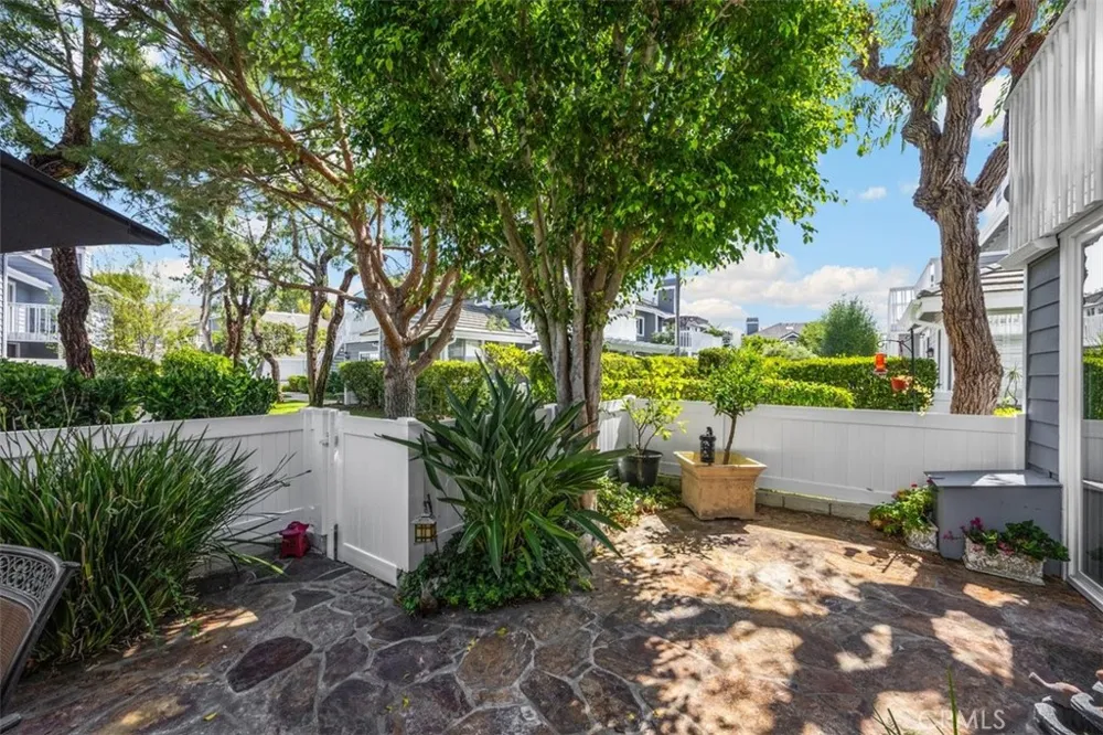 11 New Chardon Laguna Niguel, CA 92677