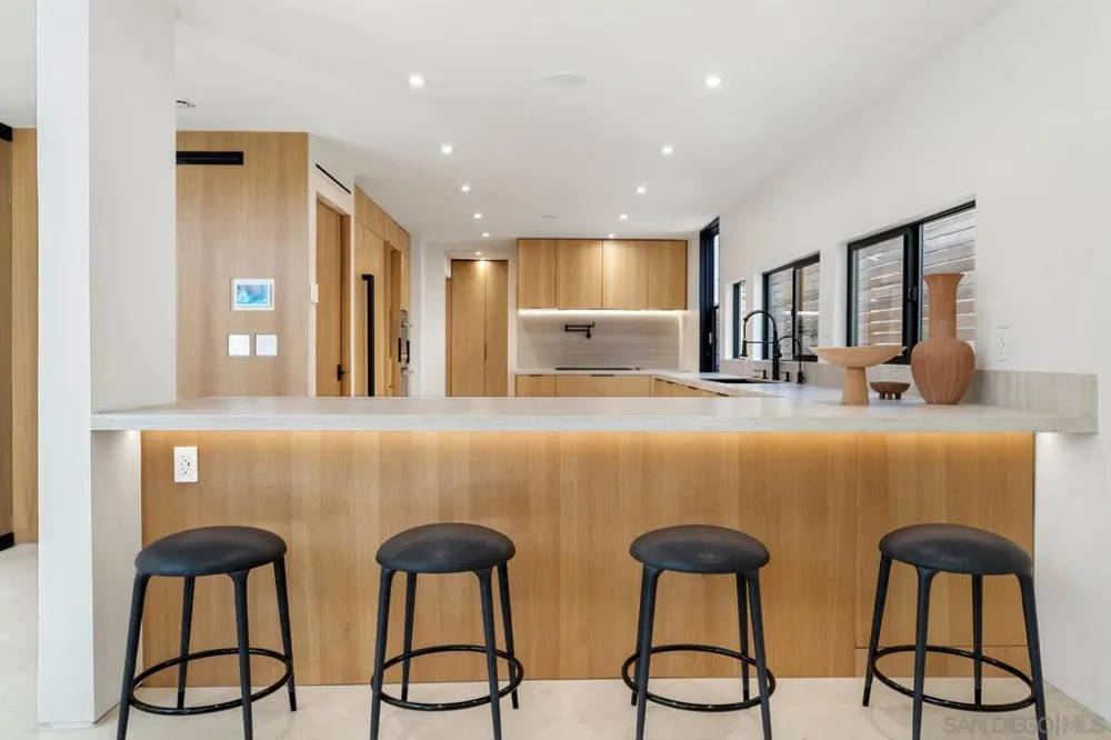 7376 Fay Ave La Jolla, CA 92037