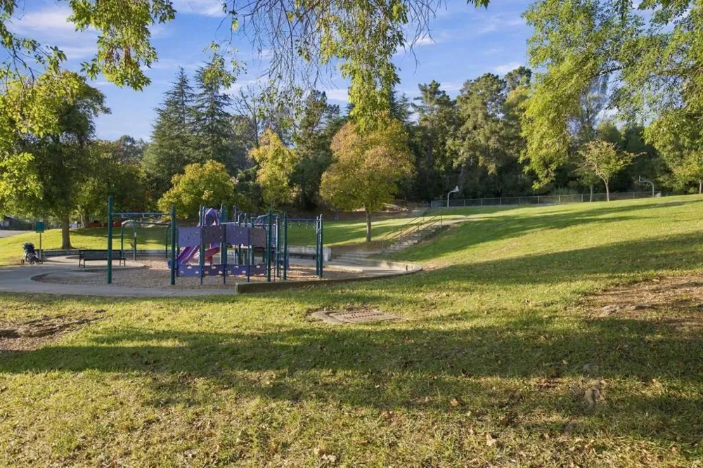 28039 Dobbel Avenue Hayward, CA 94542
