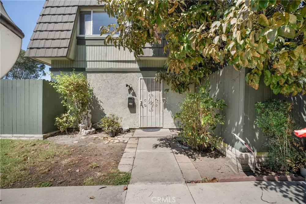 1642 Iowa Street #A Costa Mesa, CA 92626