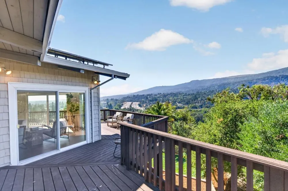 25322 La Rena Lane Los Altos Hills, CA 94022