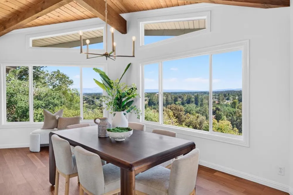 25322 La Rena Lane Los Altos Hills, CA 94022