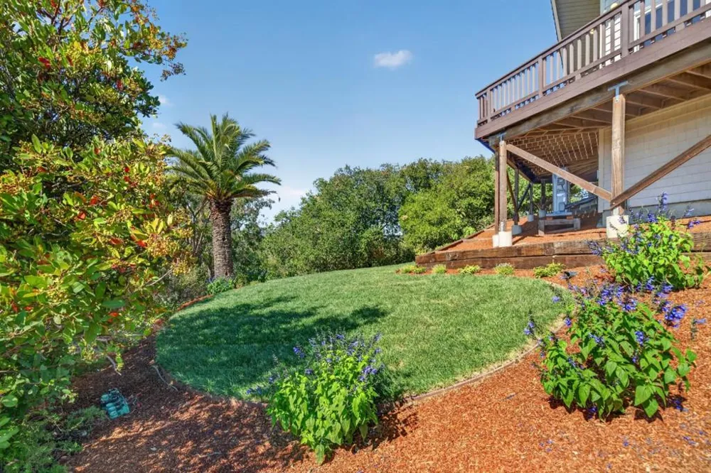 25322 La Rena Lane Los Altos Hills, CA 94022