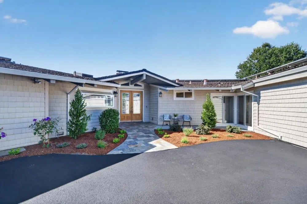 25322 La Rena Lane Los Altos Hills, CA 94022