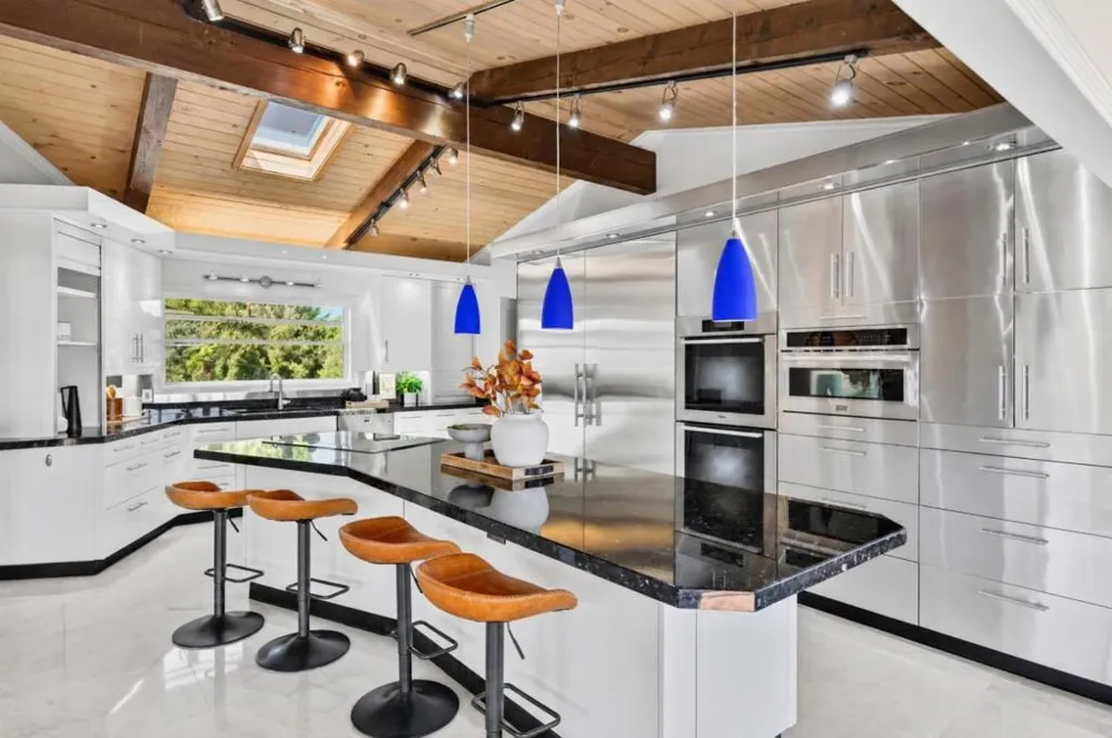 25322 La Rena Lane Los Altos Hills, CA 94022