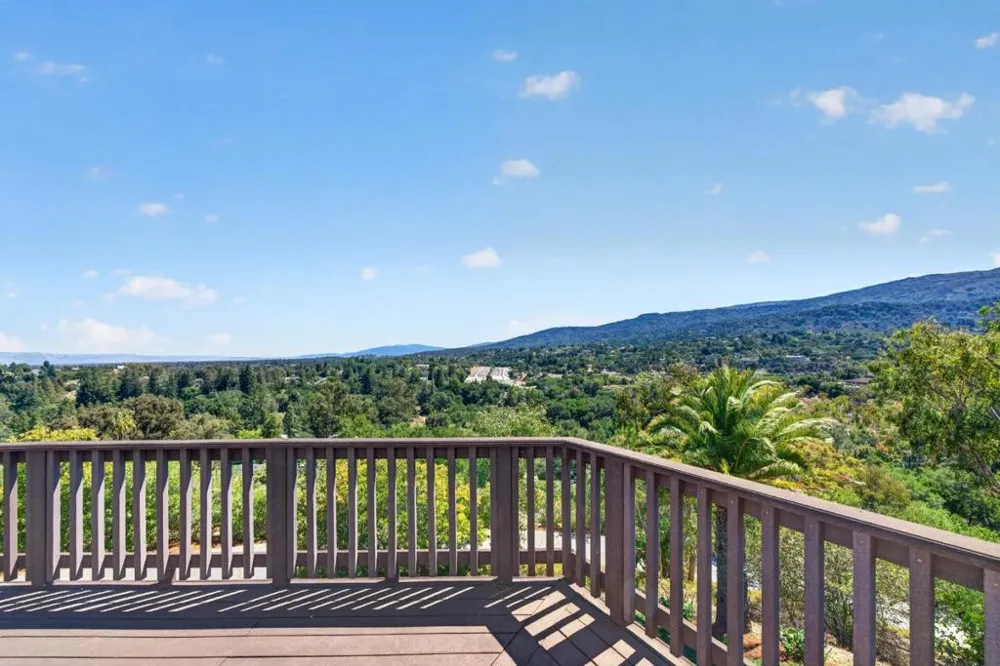 25322 La Rena Lane Los Altos Hills, CA 94022