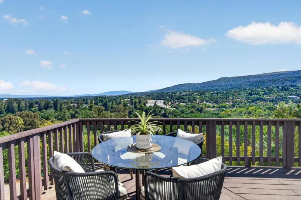 25322 La Rena Lane Los Altos Hills, CA 94022