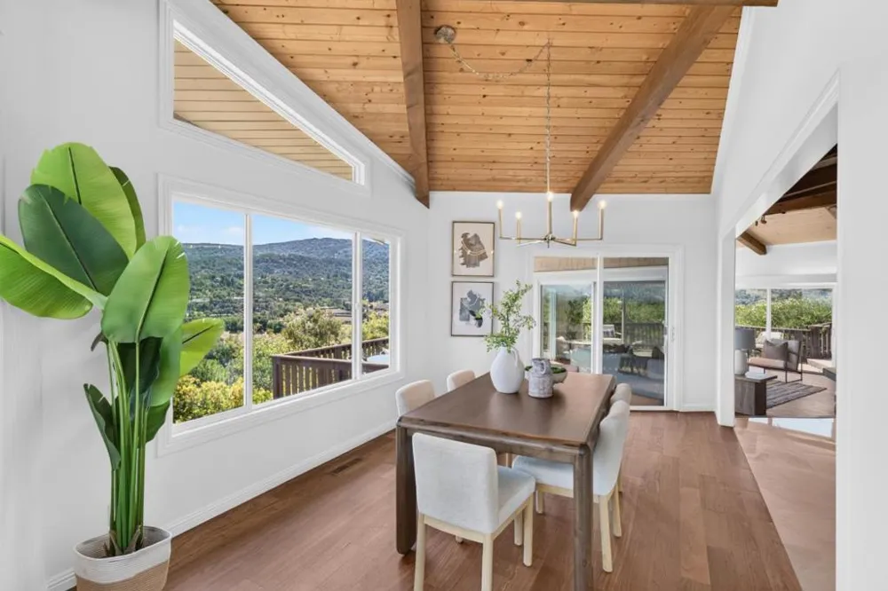 25322 La Rena Lane Los Altos Hills, CA 94022
