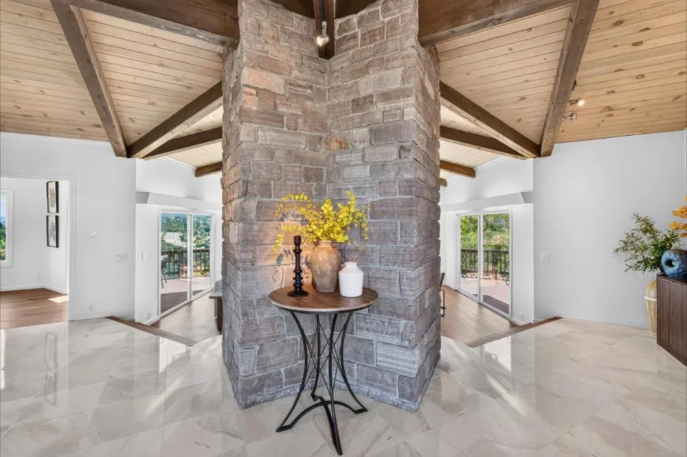 25322 La Rena Lane Los Altos Hills, CA 94022