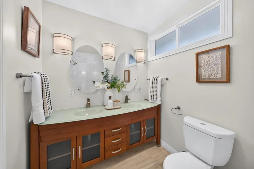 25322 La Rena Lane Los Altos Hills, CA 94022
