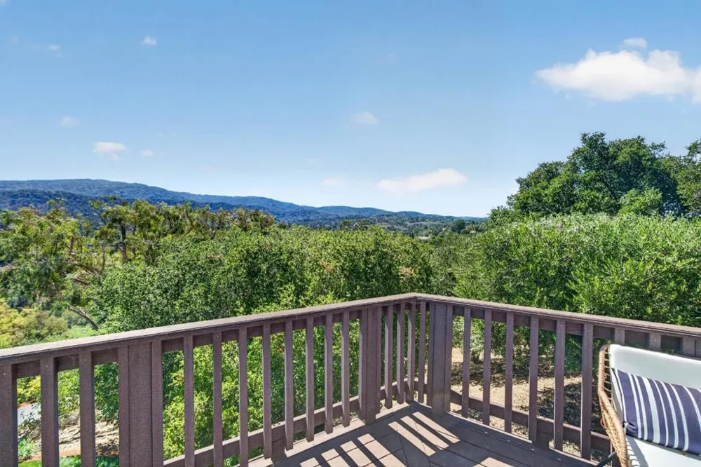 25322 La Rena Lane Los Altos Hills, CA 94022