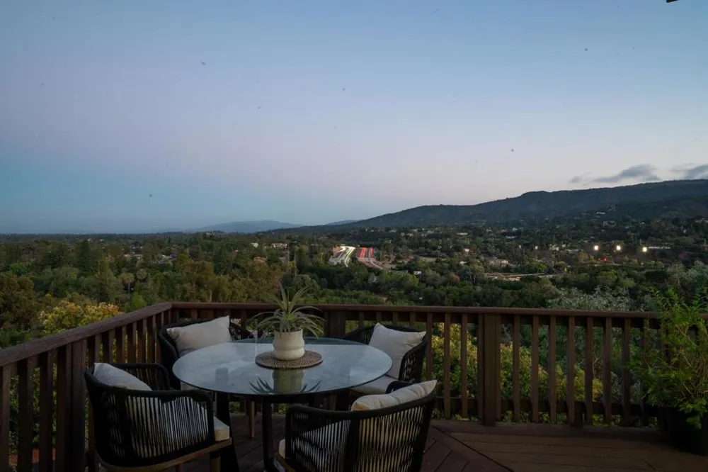 25322 La Rena Lane Los Altos Hills, CA 94022