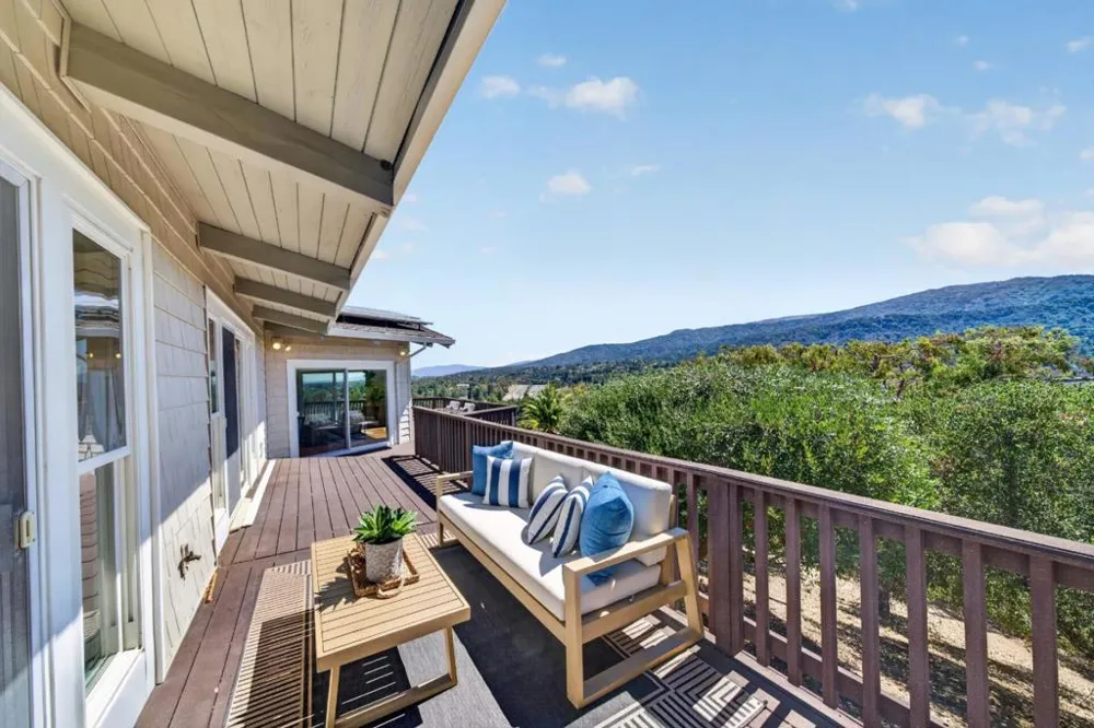 25322 La Rena Lane Los Altos Hills, CA 94022