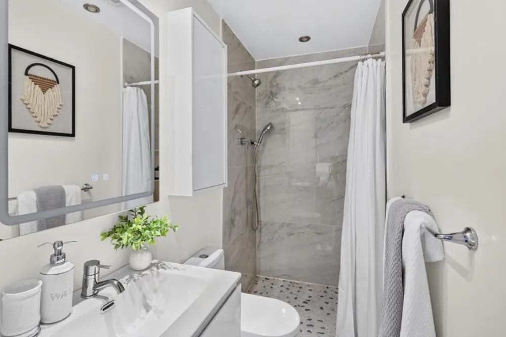 25322 La Rena Lane Los Altos Hills, CA 94022