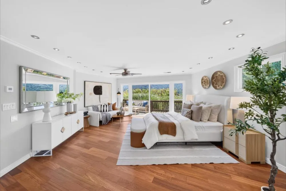 25322 La Rena Lane Los Altos Hills, CA 94022