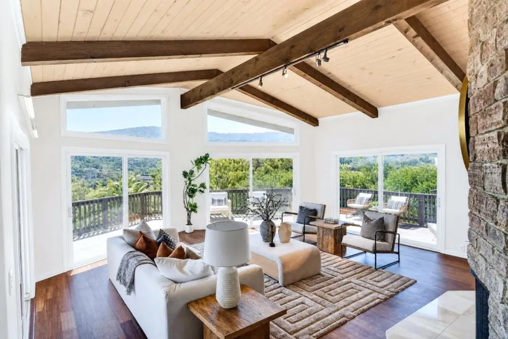 25322 La Rena Lane Los Altos Hills, CA 94022
