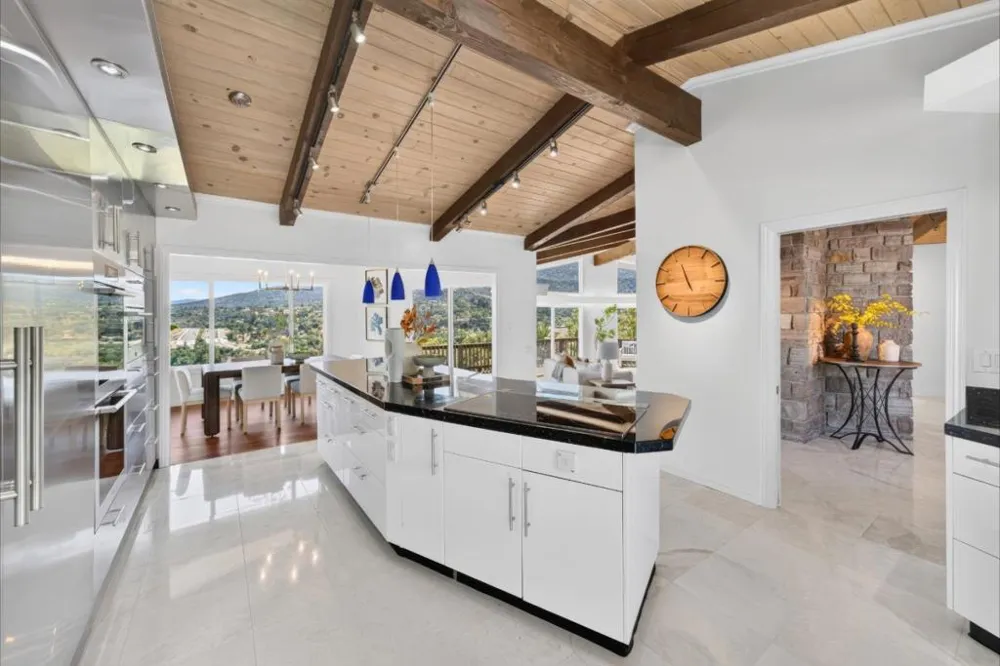 25322 La Rena Lane Los Altos Hills, CA 94022