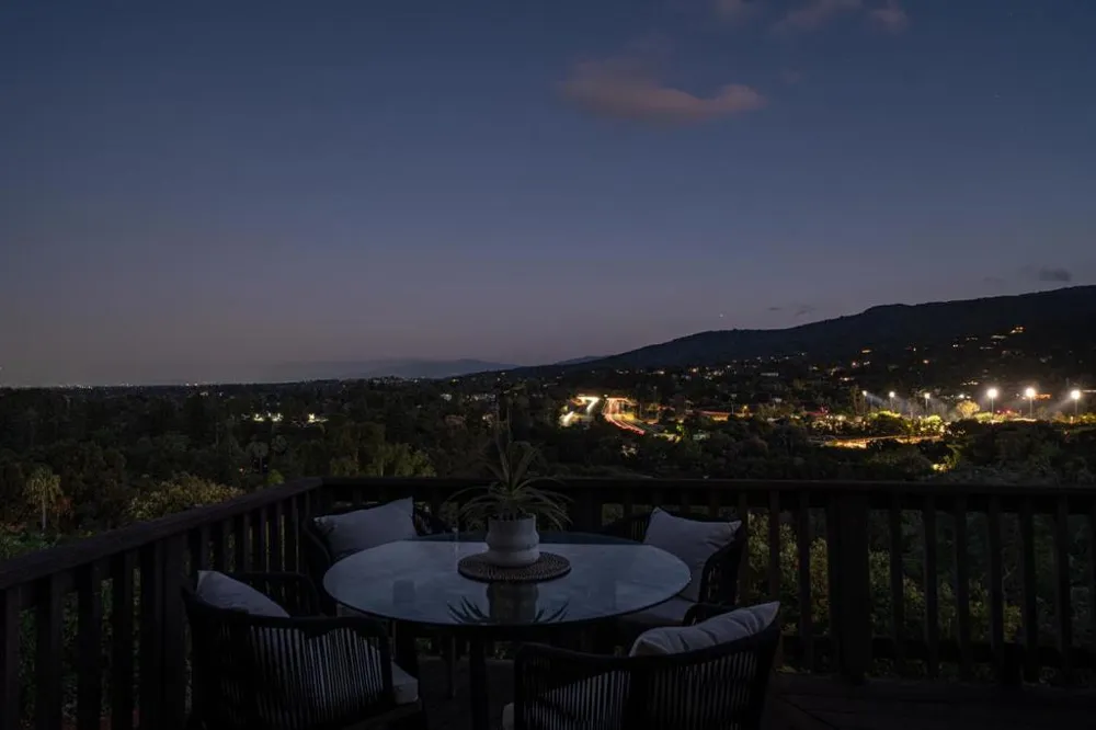 25322 La Rena Lane Los Altos Hills, CA 94022