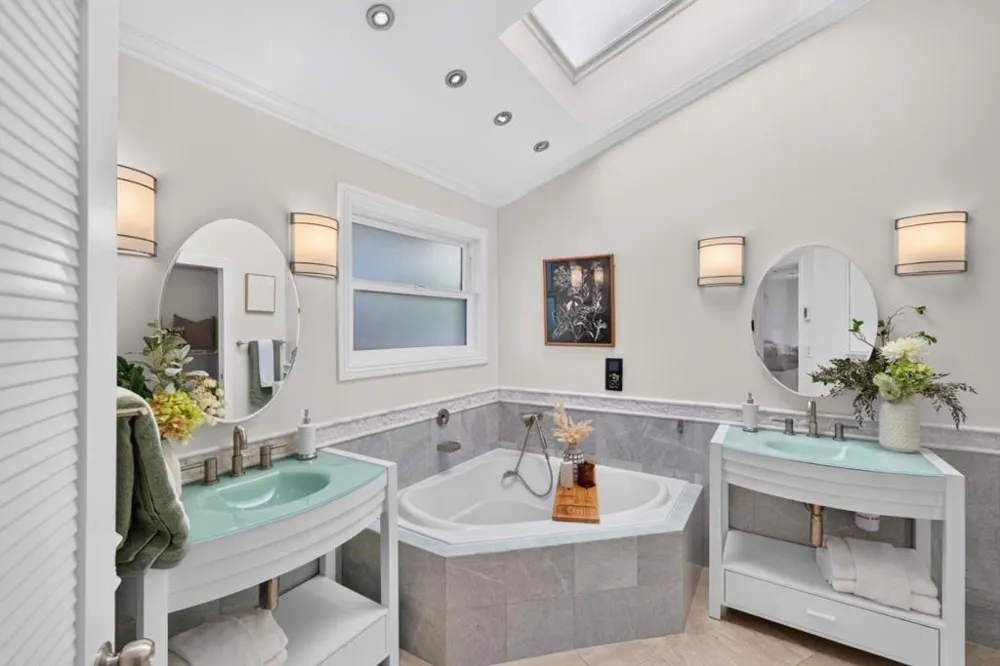 25322 La Rena Lane Los Altos Hills, CA 94022