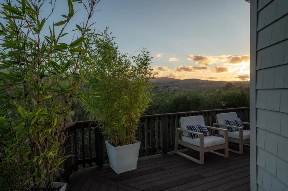 25322 La Rena Lane Los Altos Hills, CA 94022