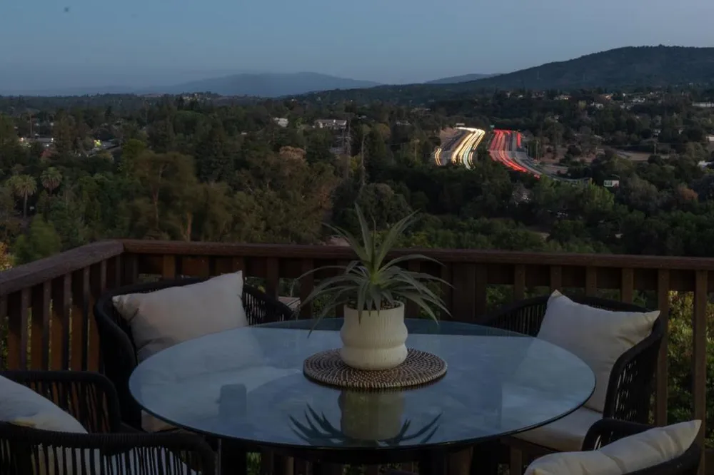 25322 La Rena Lane Los Altos Hills, CA 94022