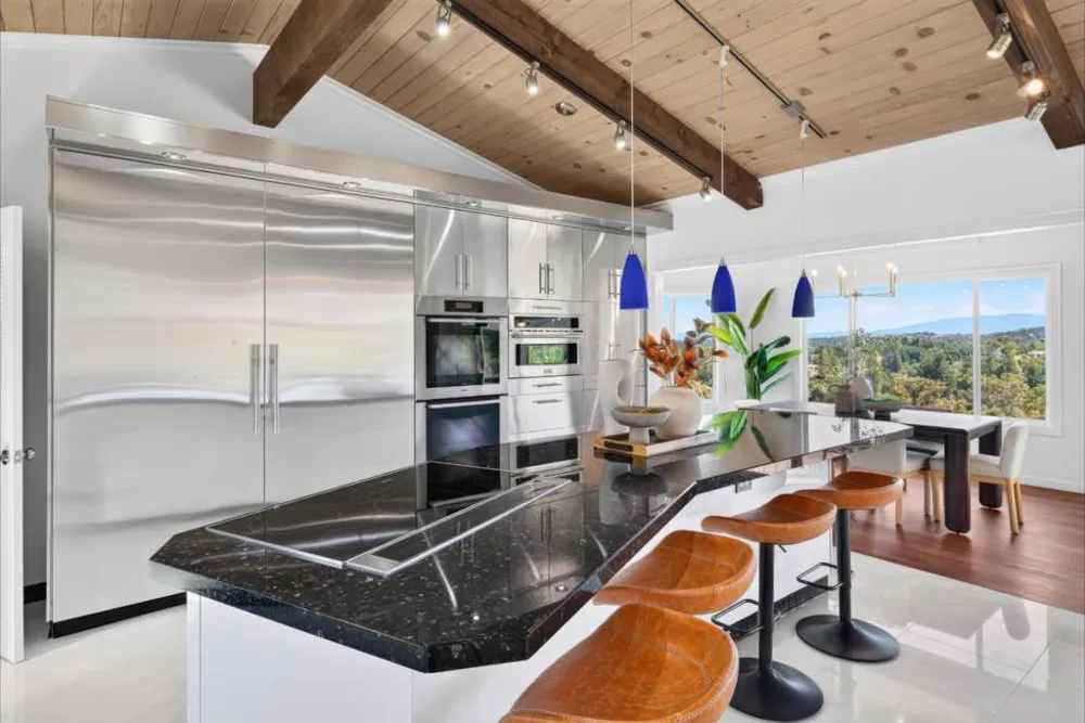 25322 La Rena Lane Los Altos Hills, CA 94022